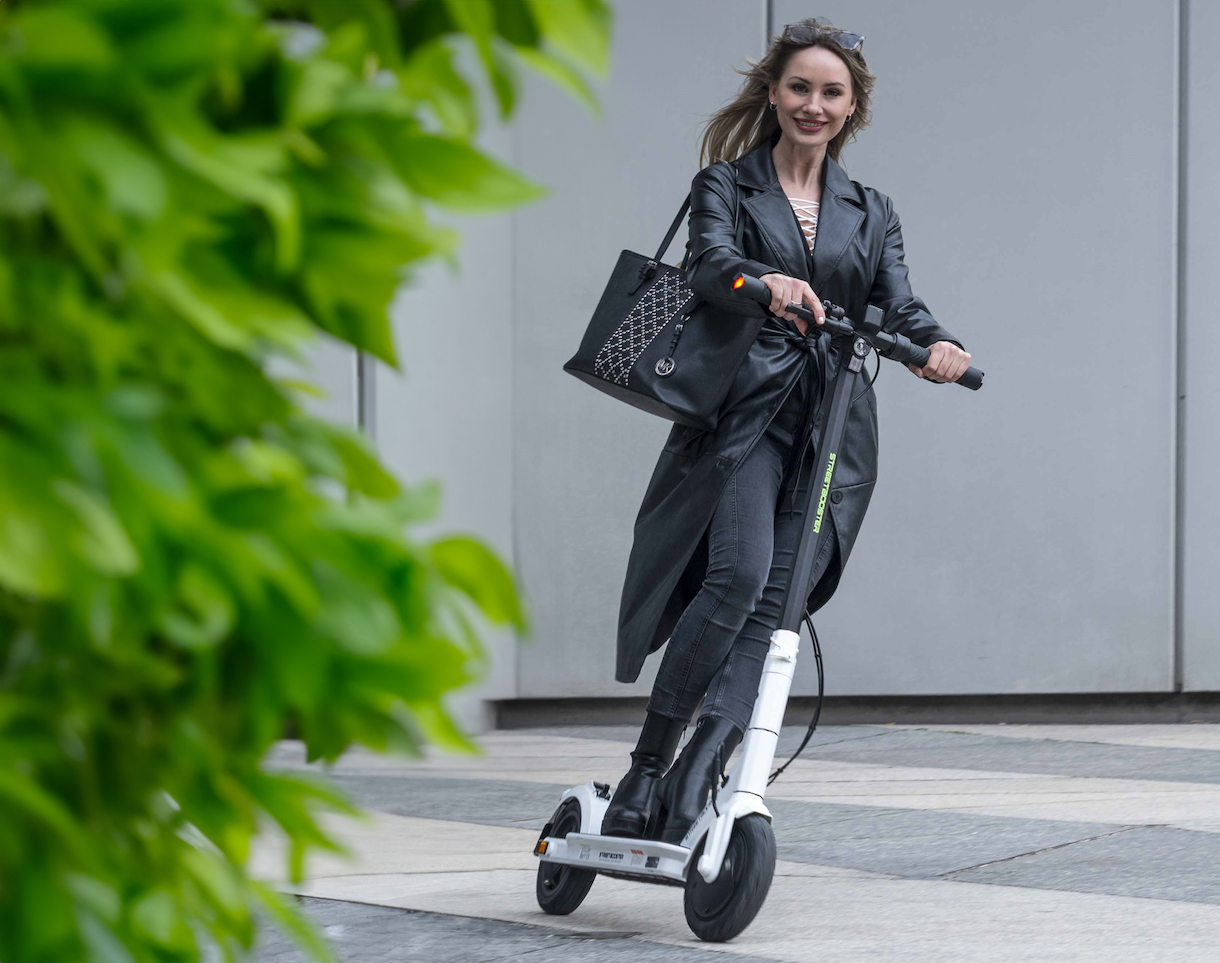 E-Scooter STREETBOOSTER One schwarzweiß, Roller, Transport, Fahrzeug, E-Scooter