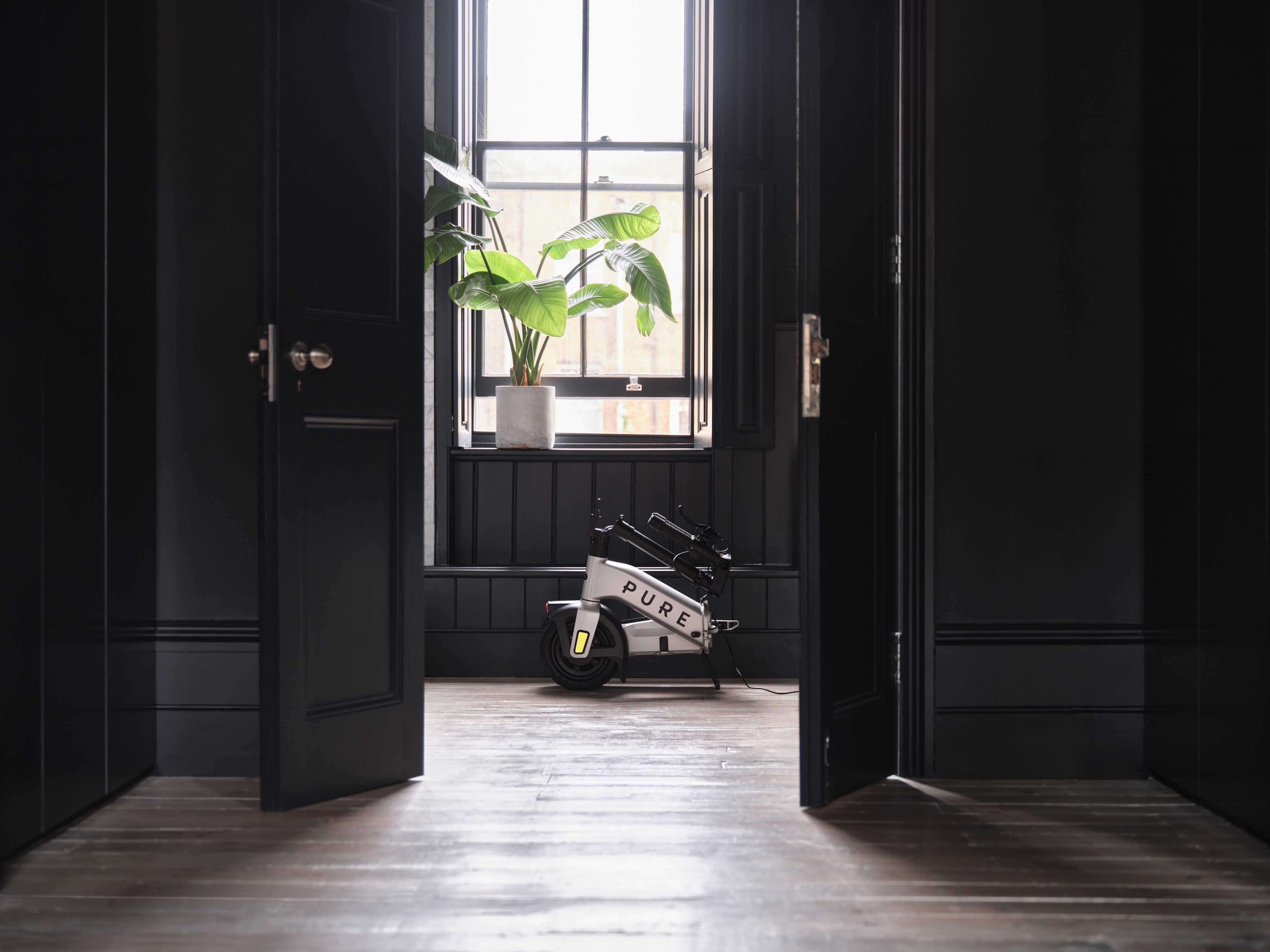 PURE Flex Platinum - B-Ware, Fußboden, Bodenbeläge, Drinnen, Innenarchitektur, E-Scooter