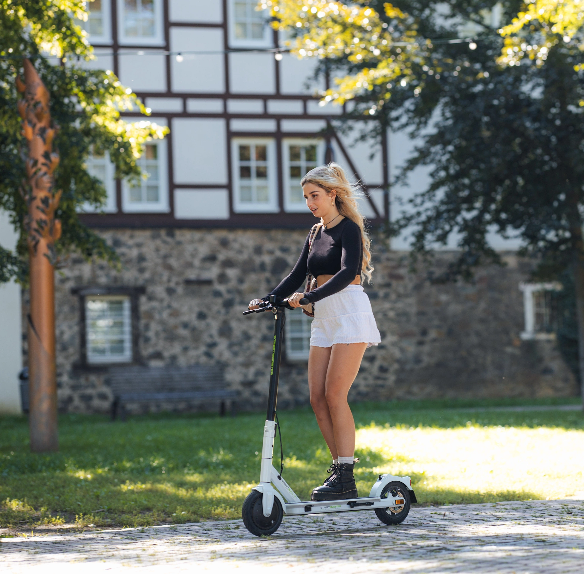 E-Scooter STREETBOOSTER One schwarzweiß