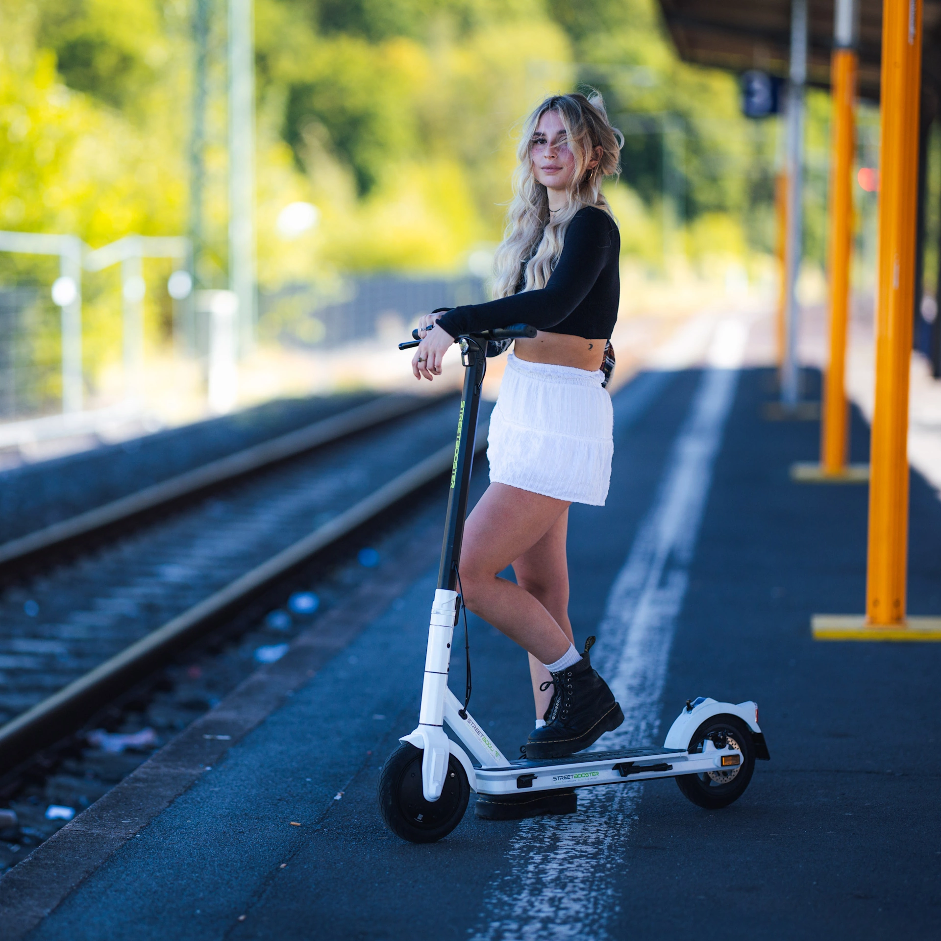 E-Scooter STREETBOOSTER One schwarzweiß