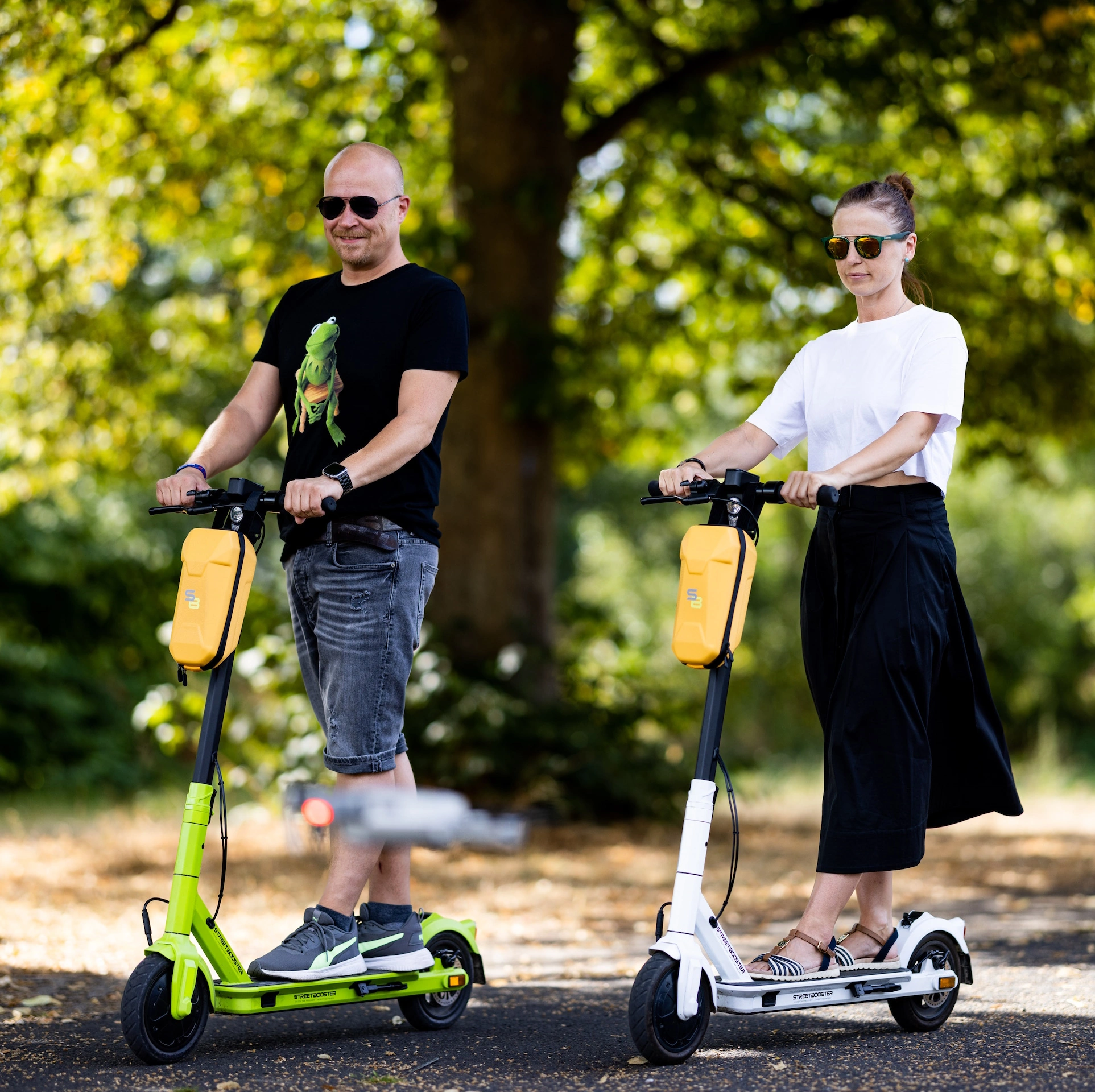 E-Scooter STREETBOOSTER One schwarzweiß