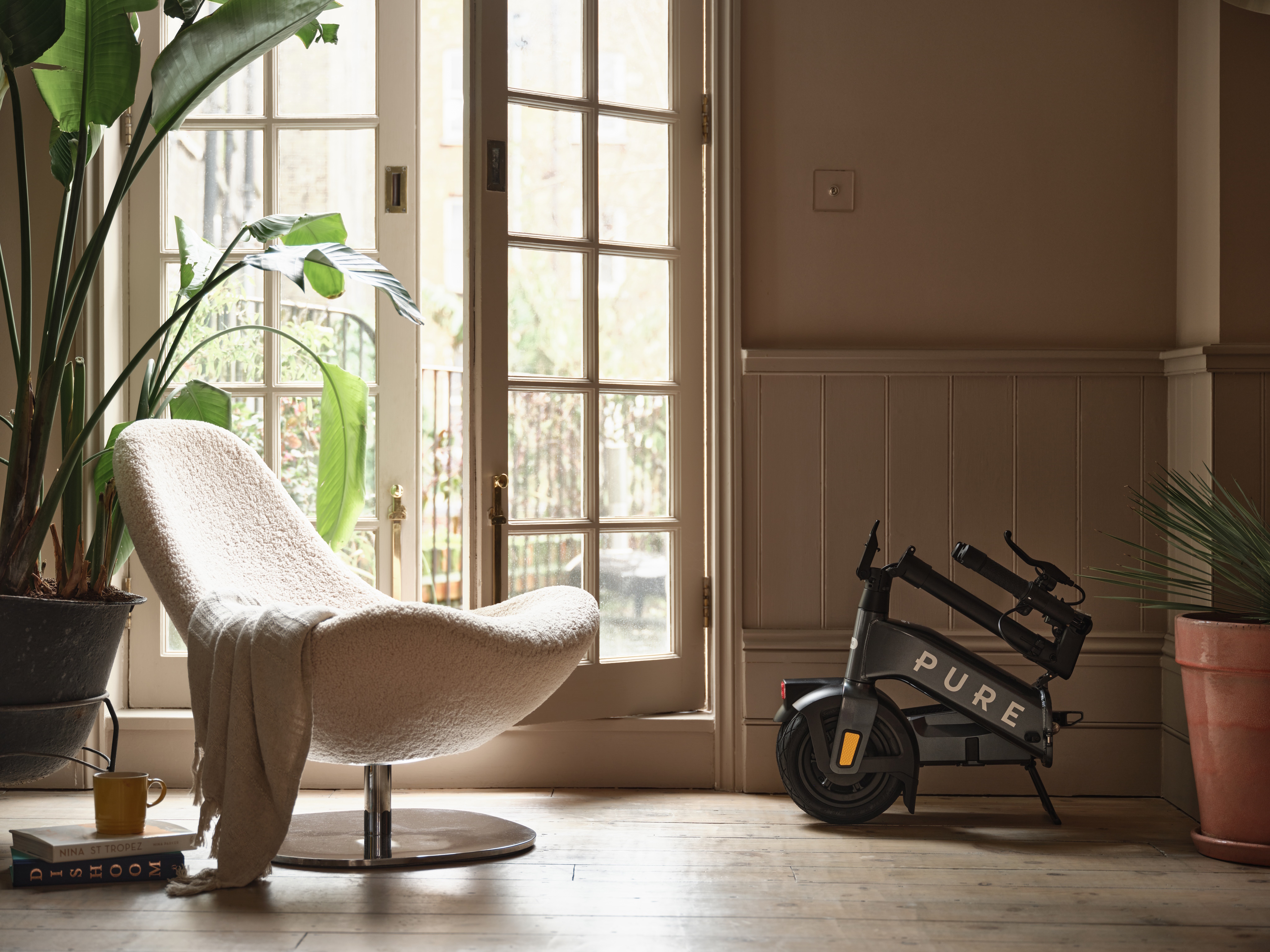 PURE Flex Grigio mercurio, E-Scooter, Stuhl, Mobiliar, Pflanze, Motorrad